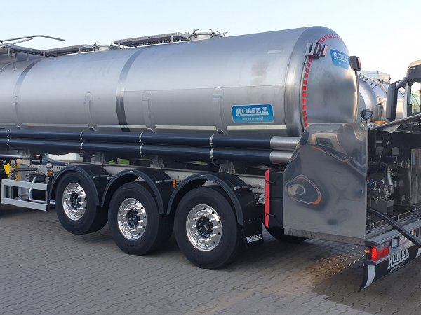 SEMIREMORCI CISTERNĂ PENTRU TRANSPORT AdBlue