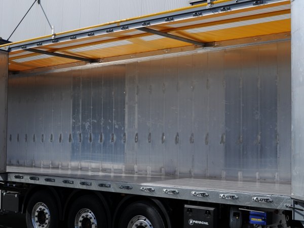 MODEL cu usi laterale