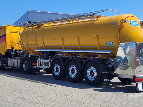 SEMIREMORCI CISTERNĂ PENTRU TRANSPORT AdBlue