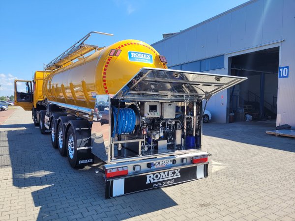 SEMIREMORCI CISTERNĂ PENTRU TRANSPORT AdBlue