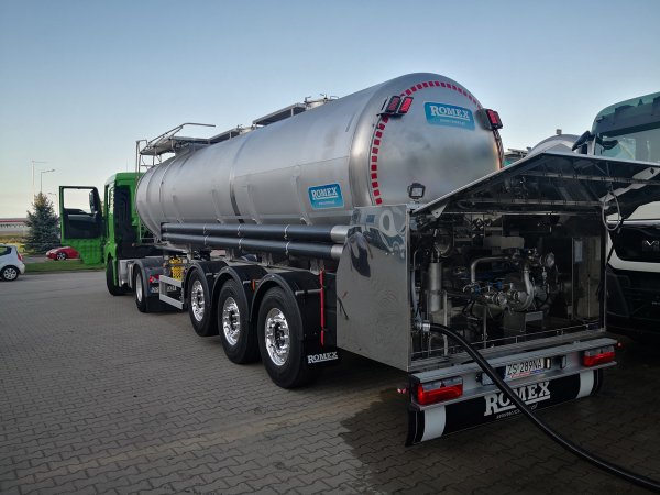 SEMIREMORCI CISTERNĂ PENTRU TRANSPORT AdBlue